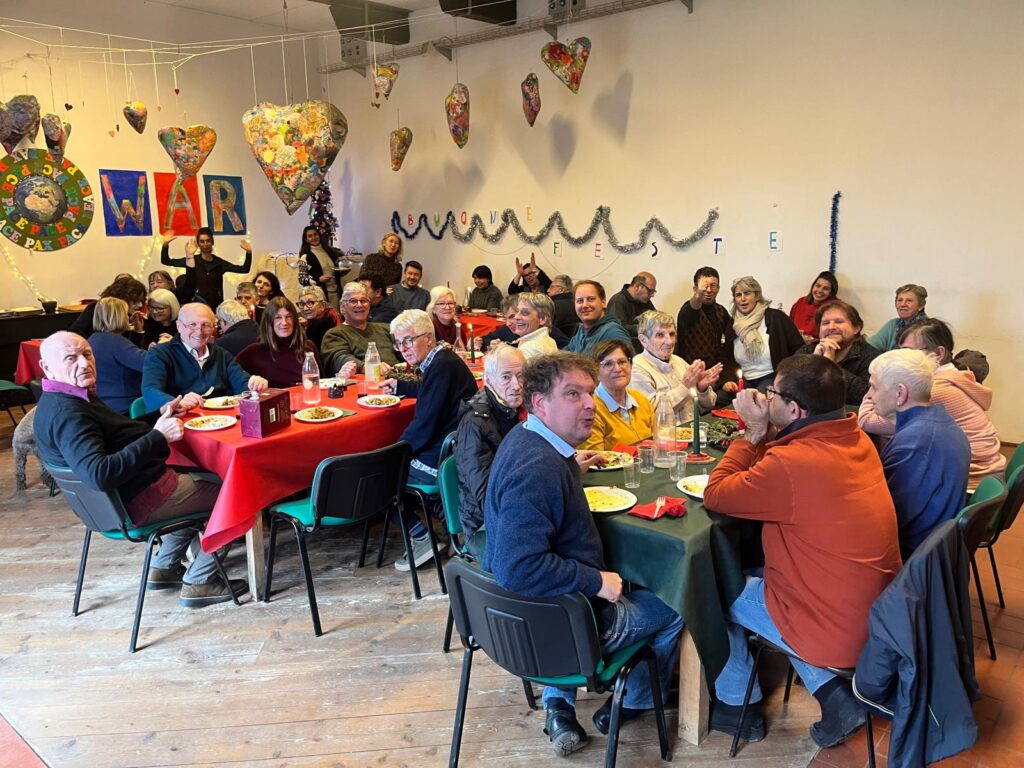 Foto dei presenti al pranzo di Natale 2025